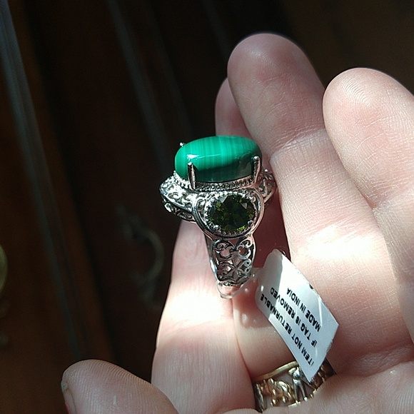 Nwt Karis STS ornate ring with green color stones - Picture 7 of 10